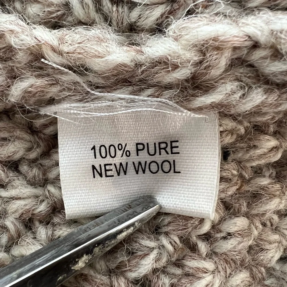 Men's Classic Cream Cable Knit Sweater - Picture 10 of 10